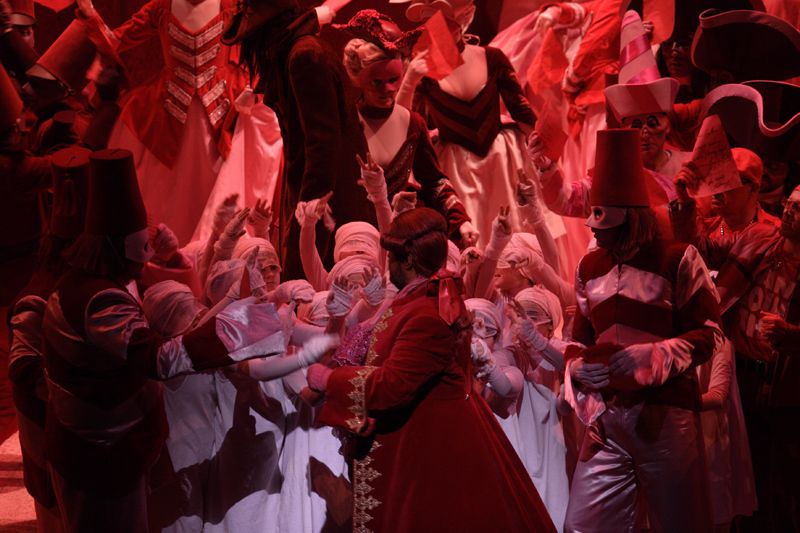 ..for a moment it seemed like Gottfried Helnwein’s magical set will start to sing as well.