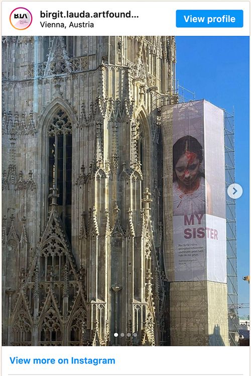 Am Wiener Stephansdom! Star-Künstler Gottfried Helnwein setzt Zeichen für Frauen im Iran