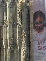 Am Wiener Stephansdom! Star-Künstler Gottfried Helnwein setzt Zeichen für Frauen im Iran Am Wiener Stephansdom! Star-Künstler Gottfried Helnwein setzt Zeichen für Frauen im Iran