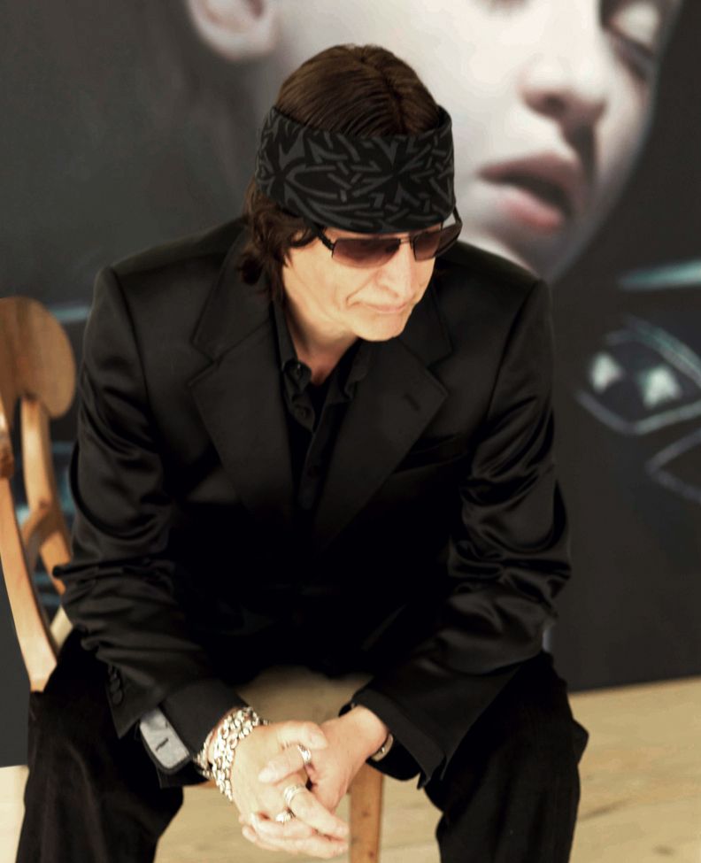 SECHS FRAGEN AN GOTTFRIED HELNWEIN