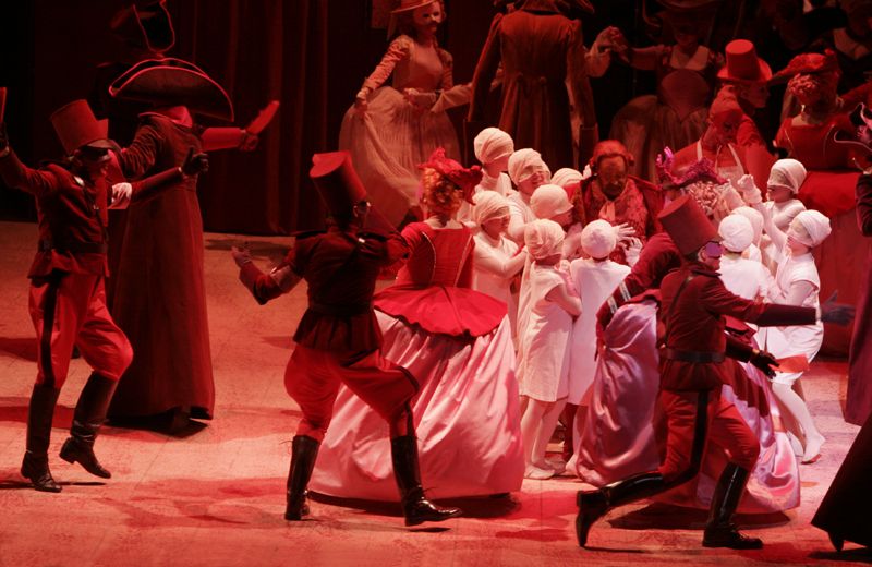 שיחה עם האמן בינלאומי גוטפריד הלנוויין, מעצב התפאורה והתלבושות להפקת רוזנקווליר בעונה הקרובה/ - נגה קלינגר  