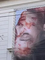 Großformatige Installationen: Gegen Gewalt an Frauen Großformatige Installationen: Gegen Gewalt an Frauen