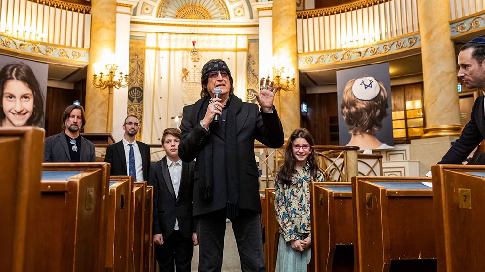 Star-Künstler Helnwein macht Kunst für Stadttempel