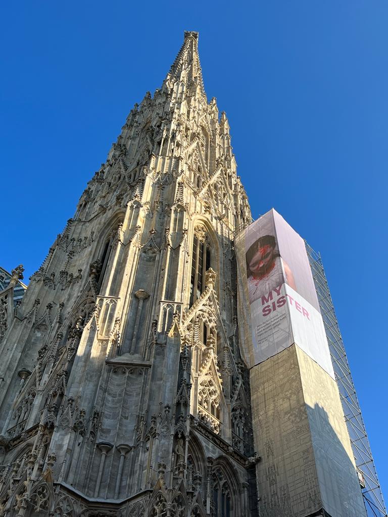 Stephansdom: Adventlicher Helnwein-Protest gegen Gewalt an Frauen