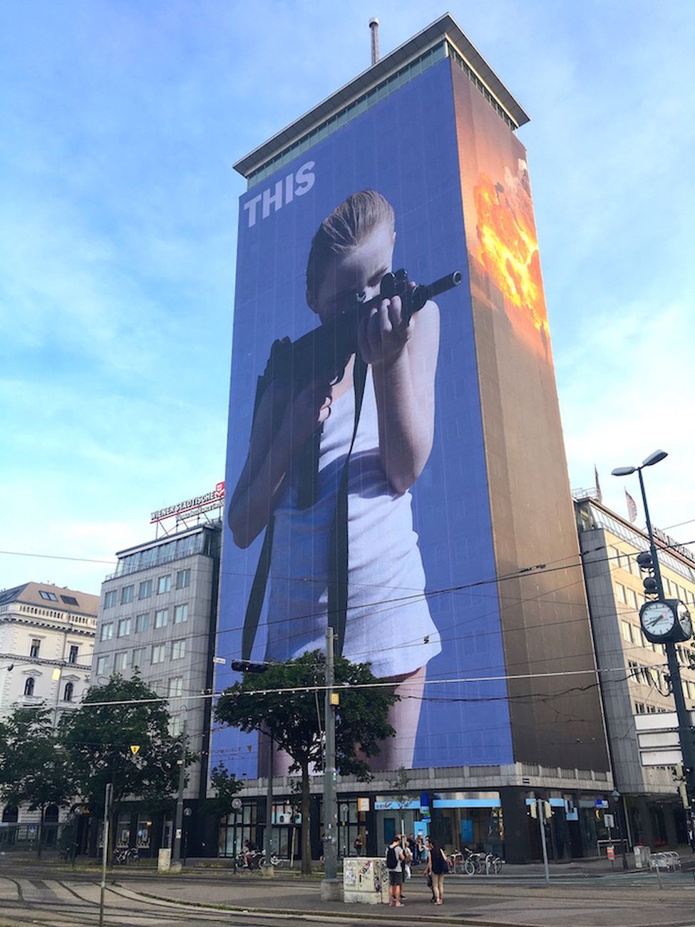 Il mondo in fiamme. A Vienna un Gottfried Helnwein scioccante