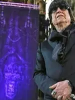 Wiener Stephansdom - Gottfried Helnwein stellt Christus auf den Kopf Wiener Stephansdom - Gottfried Helnwein stellt Christus auf den Kopf