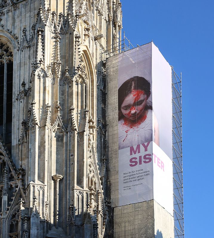 MY SISTER - Helnwein Installation am Stephansdom in Wien