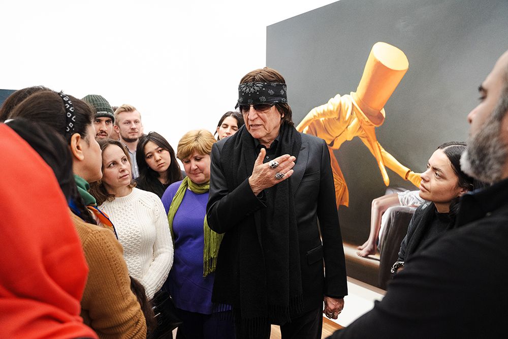 Helnwein guides friends with a migrant background through his Albertina exhibition