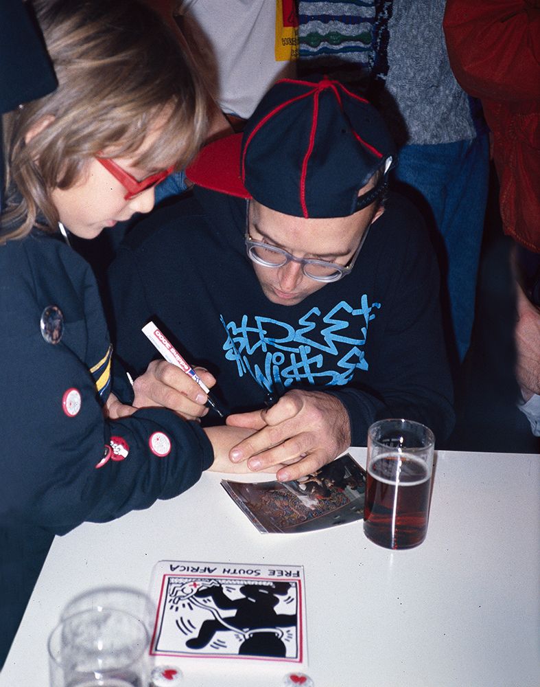 Keith Haring draws on Ali Helnwein's hand