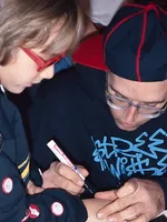 Keith Haring draws on Ali Helnwein's hand Keith Haring draws on Ali Helnwein's hand